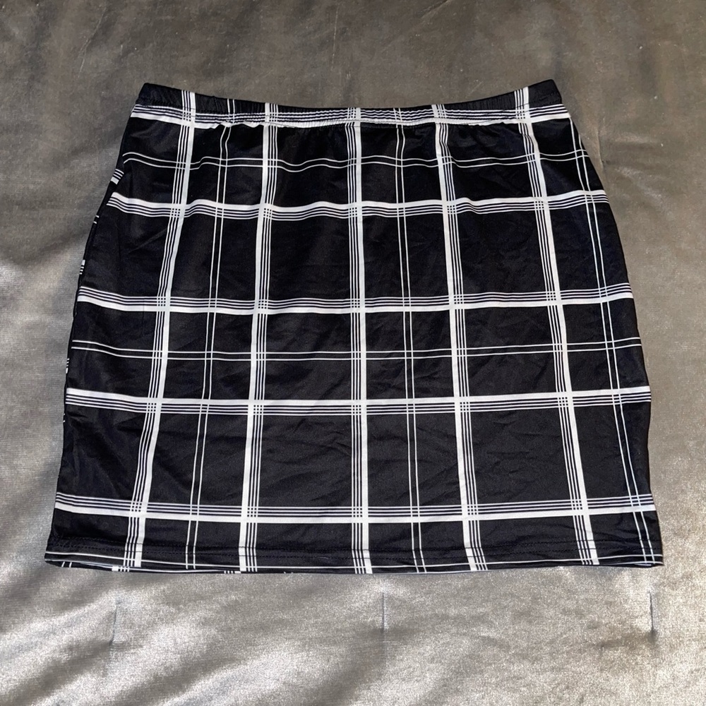 Plaid black and white bodycon skirt